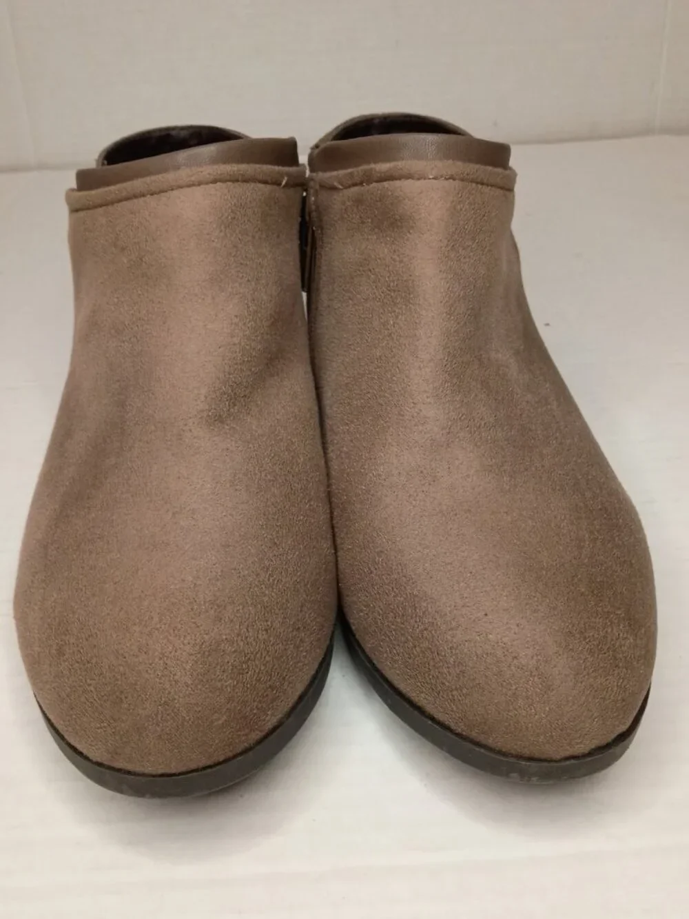Comfortview Bexley Taupe Faux Suede Ankle Booties Women’s 9WW